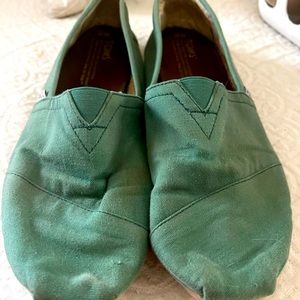 Classic Toms. Men’s size 11.